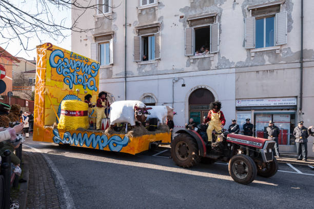 Carro allegorico in sfilata durante il Carnevale